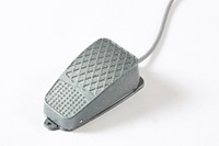 Vacuum-controlling foot switch