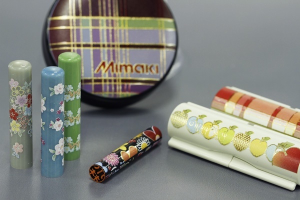 Seal and seal case