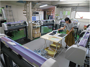 Cutting plotters placed around the operator