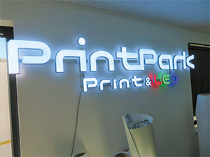 Company's logo mark lit by LED, of which color tone can be changed.