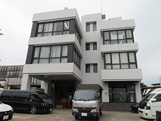 Team Inc. operates in the same building even after breaking away from ZENYU-INSATSU company.