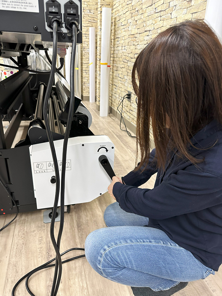 Equipped with a media changer for the first time in the 330 series