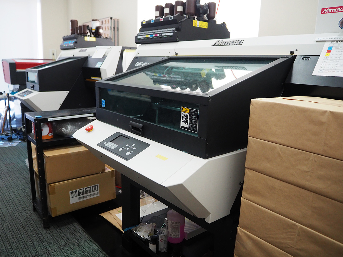 UJF-6042MkII" (front) and "UJF-3042MkII" (back) printing acrylic goods, etc.