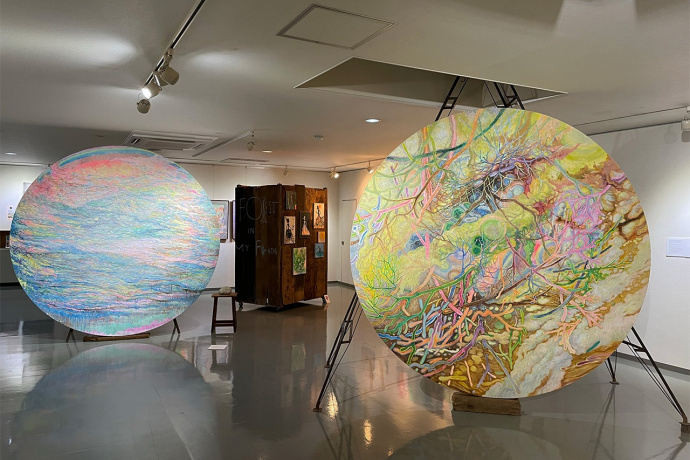 Left: river runs through it　Right: Mabushi Manbushi (dazzles and shimmers)