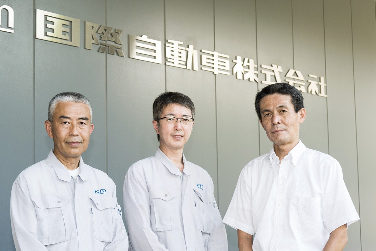 Staff of the Administration Department in charge of inkjet output. From left: Mr. Seiji Tanaka, Mr. Hiroshi Nagata, Mr. Koichi Kako