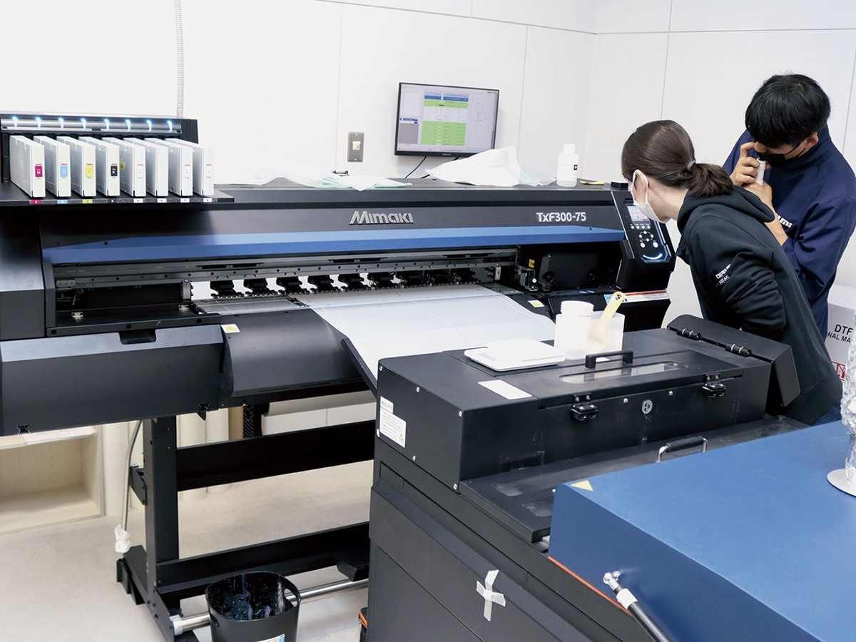 Having already used Mimaki solvent printers and plotters, the team at TERUMI ENTERPRISE quickly adapted to the TxF300-75.