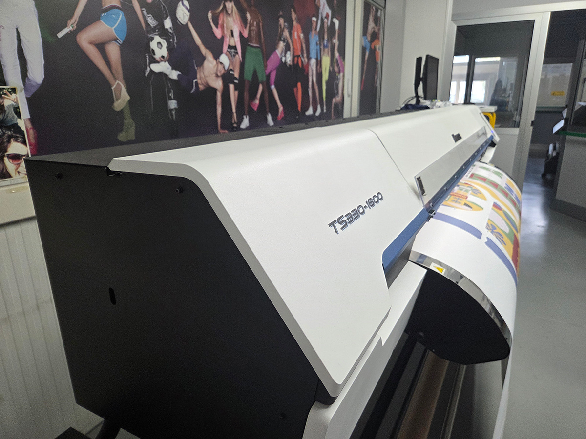 Errea has opted for a combined Tiger600-1800TS and TS330-1600 setup to support high-volume production, color consistency and customized sportswear manufacturing.