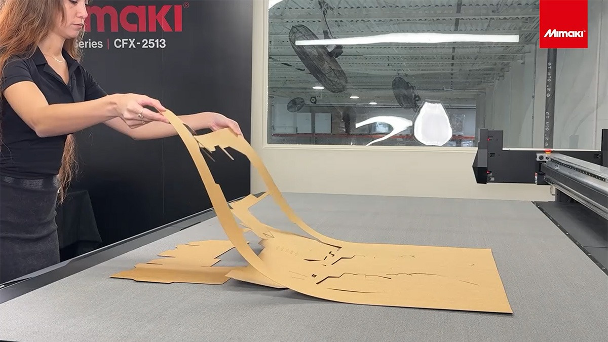 Reverse cut helps protect the printed surface from damage